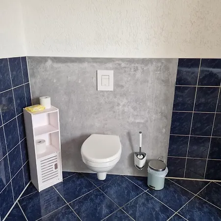 Monteurszimmer - Alte Weinkellerei Δωμάτια σε οικογενειακή κατοικία *